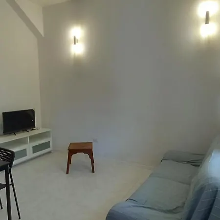 Monolocale Centrale * ראבנה